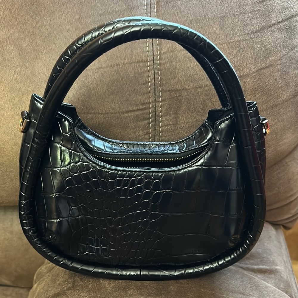 Elegant Black Croc-Embossed Women's Bag